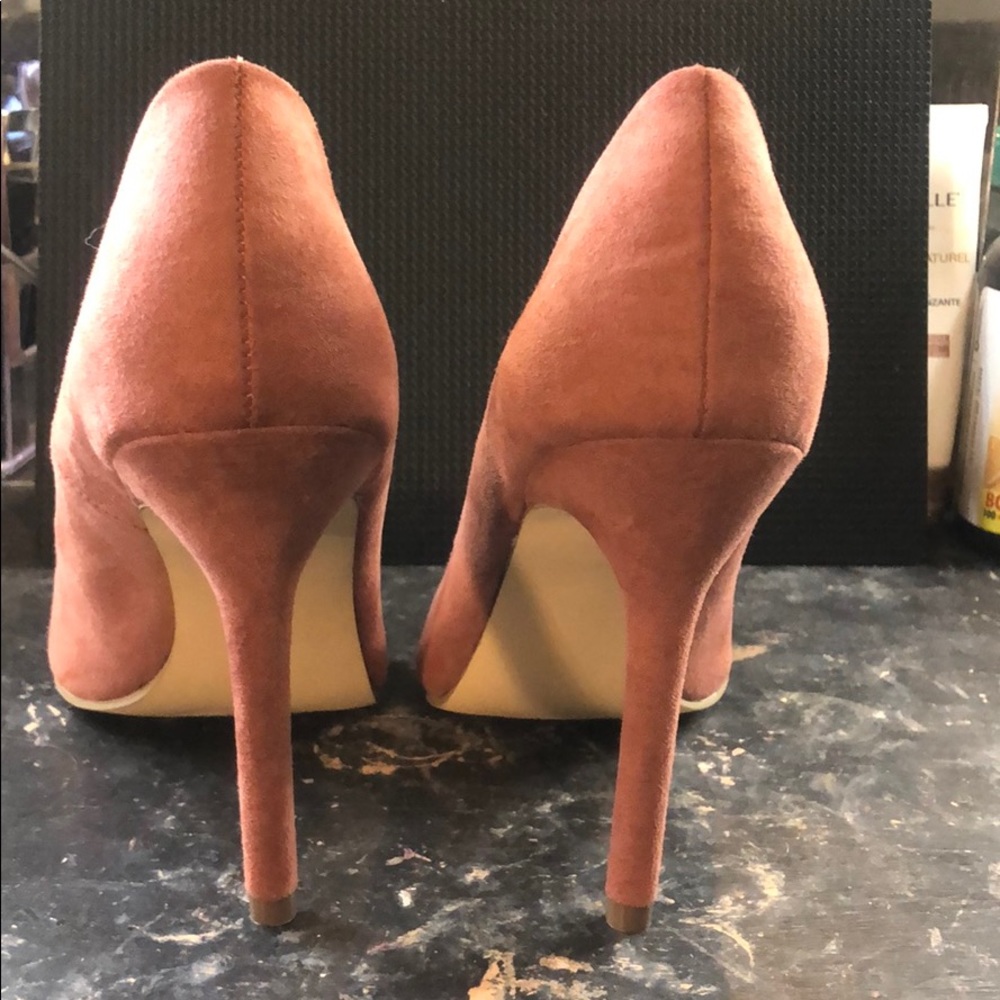 High heels - Picture 3 of 3